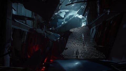 Corredor destruído e escuro em Poppy Playtime Chapter 5 com estrutura quebrada